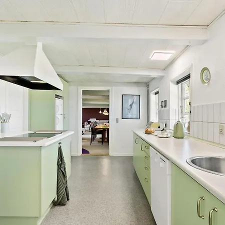 5 Bedroom Beautiful In 別荘 Nordenbro Vesteregn