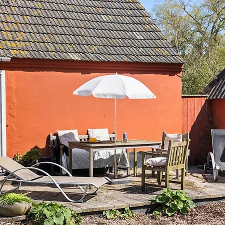 5 Bedroom Beautiful In Prázdninový dům *