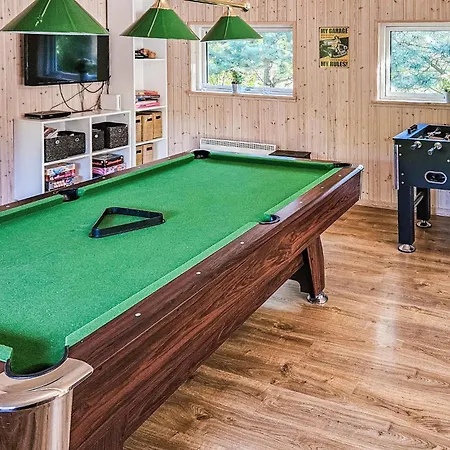 5 Bedroom Beautiful In Glesborg
