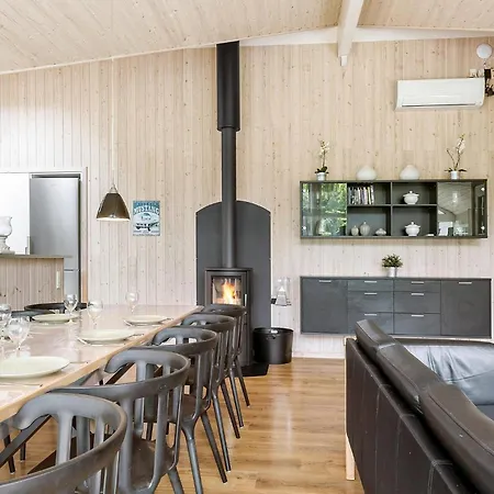 5 Bedroom Beautiful In Glesborg