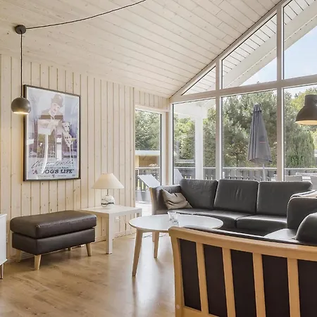 5 Bedroom Beautiful In Holiday home Glesborg