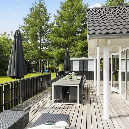 5 Bedroom Beautiful In Glesborg