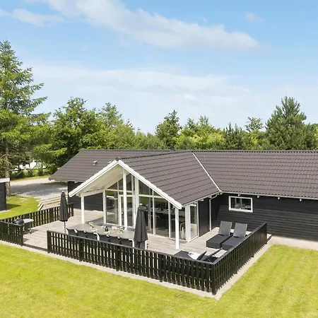 5 Bedroom Beautiful In *