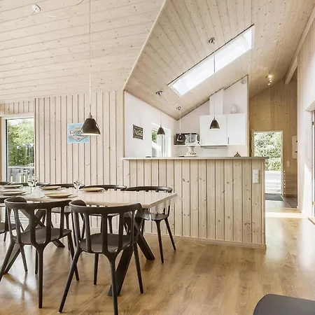 5 Bedroom Beautiful In