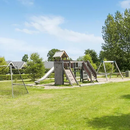 Holiday home 5 Bedroom Beautiful In Glesborg