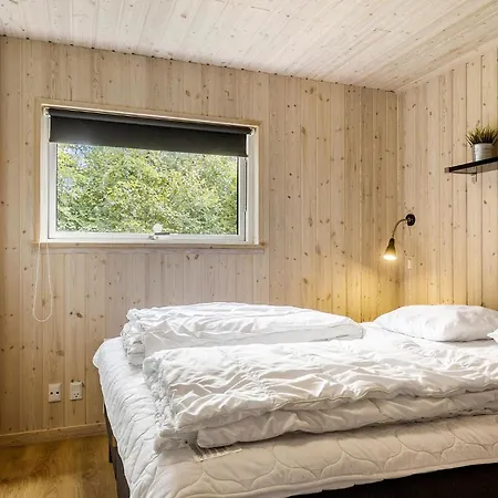 5 Bedroom Beautiful In Holiday home