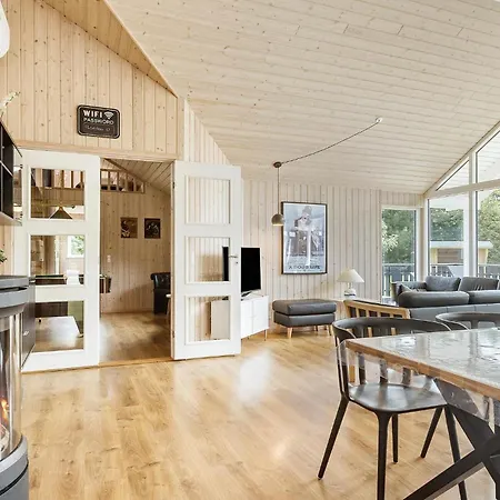Holiday home 5 Bedroom Beautiful In Glesborg