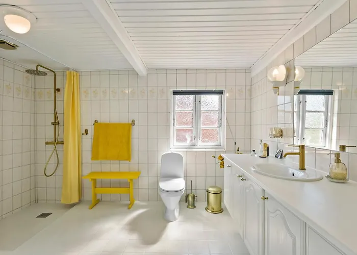 5 Bedroom Beautiful In Nordenbro Vesteregn