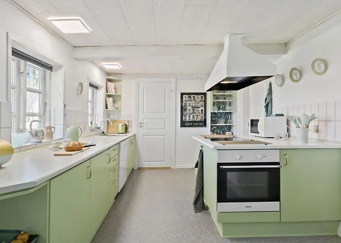 5 Bedroom Beautiful In Vakantiehuis Nordenbro Vesteregn