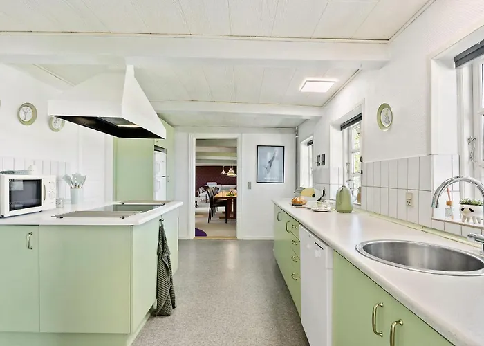 5 Bedroom Beautiful In Vakantiehuis Nordenbro Vesteregn